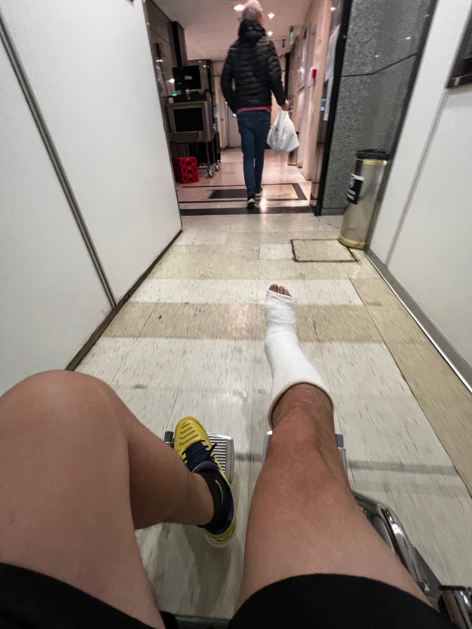 12 de la noche y finalmente me pusieron el yeso.